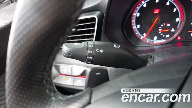 Hyundai Veloster 2019 — photo 32