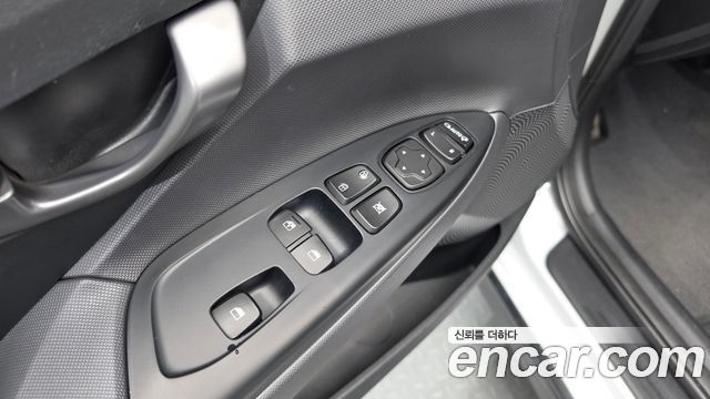 Hyundai Veloster 2019 — photo 34