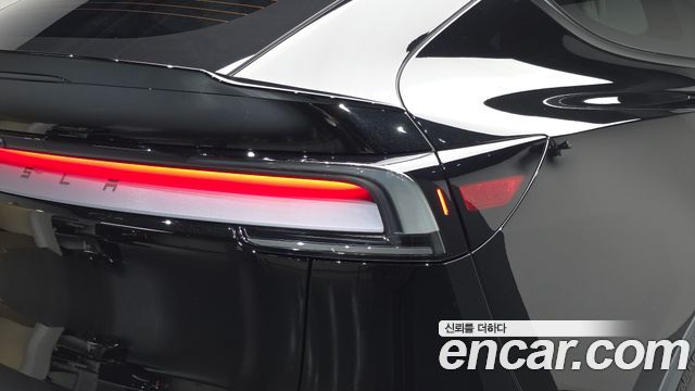 Tesla Model Y 2026 — photo 9