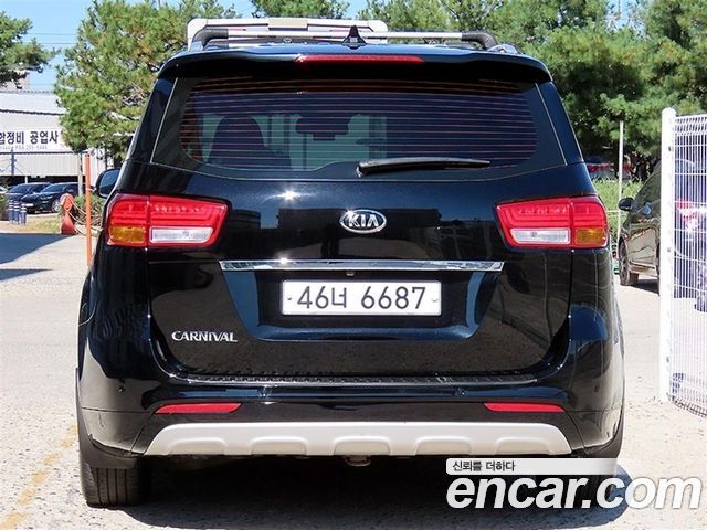 Kia Canival 2018 — photo 4