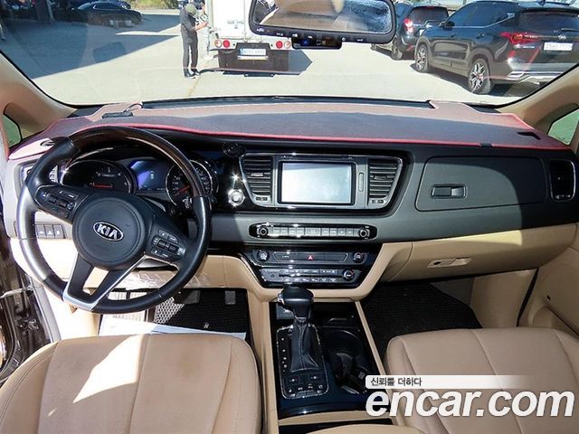 Kia Canival 2018 — photo 8