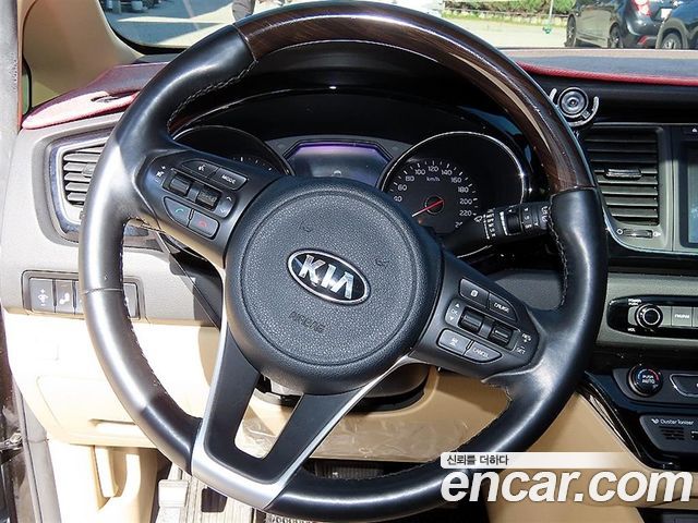 Kia Canival 2018 — photo 9