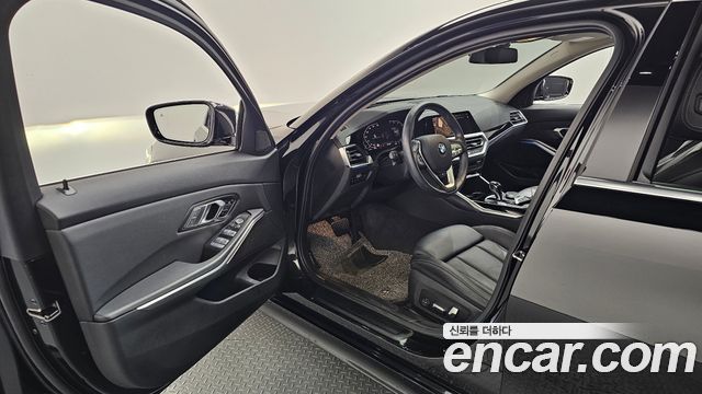 BMW 3-Series 2022 — photo 13