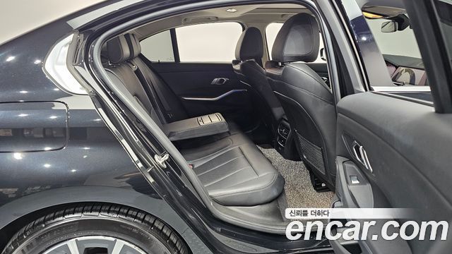 BMW 3-Series 2022 — photo 17