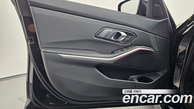 BMW 3-Series 2022 — photo 14