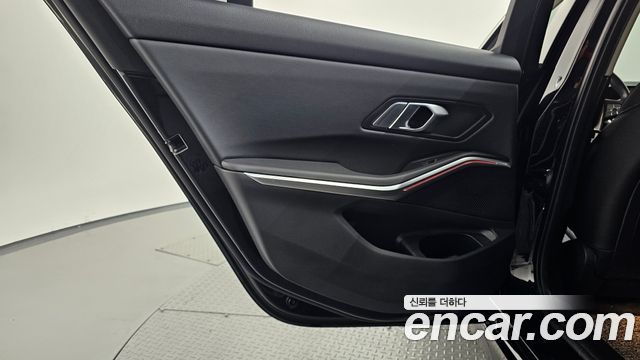 BMW 3-Series 2022 — photo 15