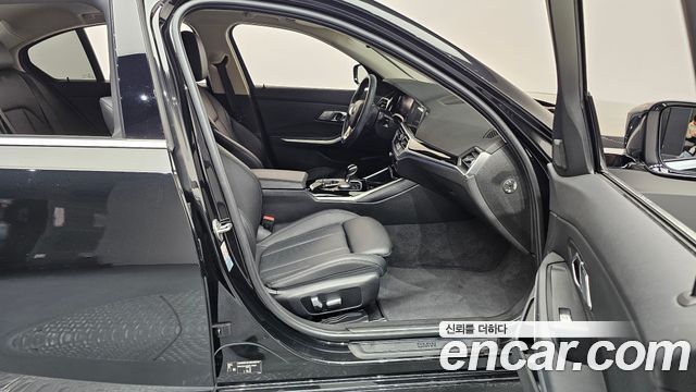 BMW 3-Series 2022 — photo 16