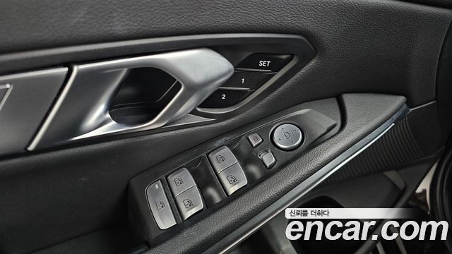BMW 3-Series 2022 — photo 27