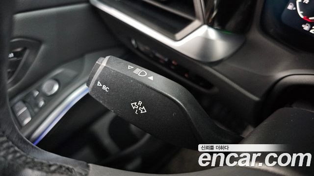 BMW 3-Series 2022 — photo 28