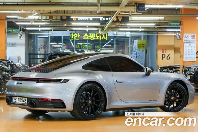Porsche 911 2021 — photo 2