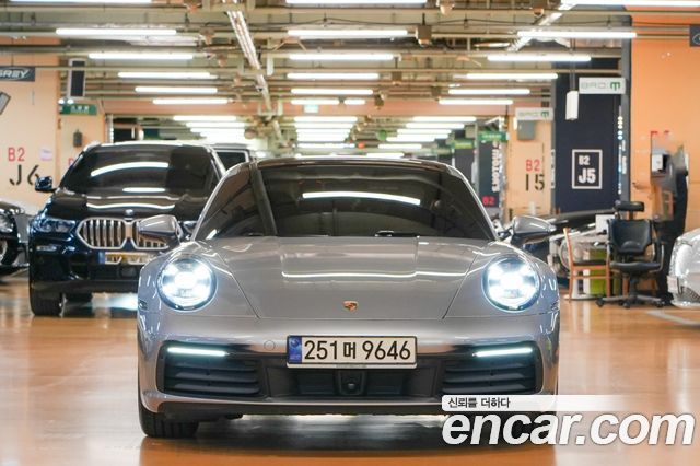 Porsche 911 2021 — photo 3