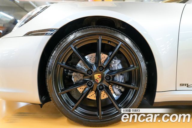 Porsche 911 2021 — photo 8