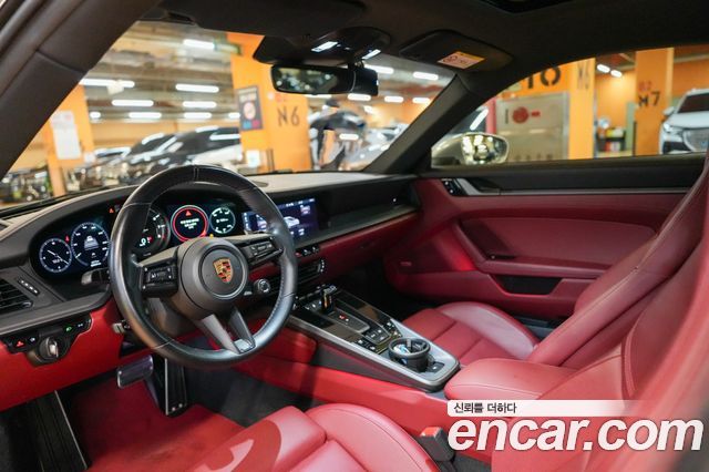 Porsche 911 2021 — photo 9