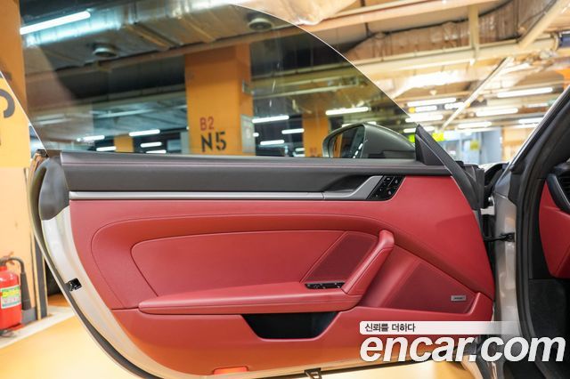 Porsche 911 2021 — photo 10