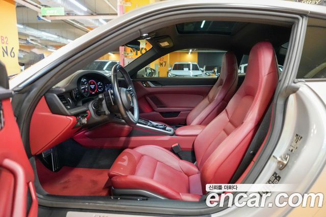 Porsche 911 2021 — photo 11