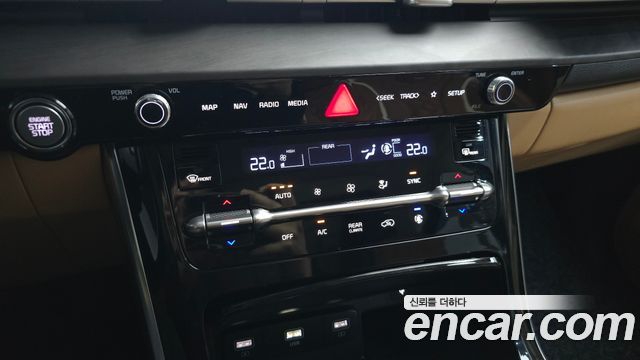 Kia Canival 2022 — photo 23