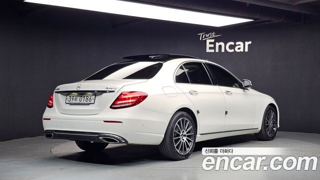 Mercedes-Benz E-Class 2017 — photo 2