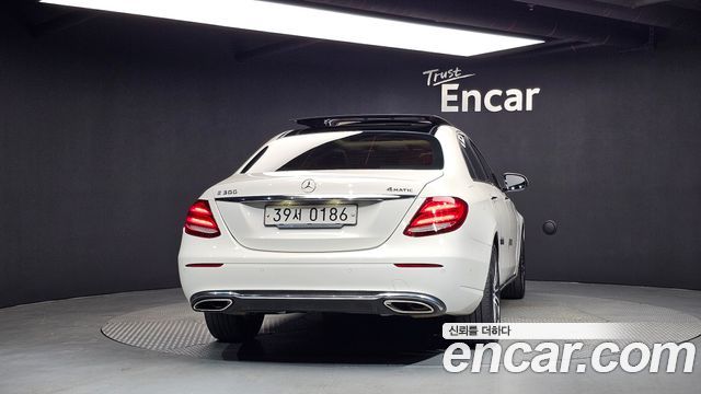 Mercedes-Benz E-Class 2017 — photo 4