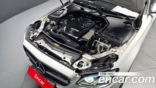 Mercedes-Benz E-Class 2017 — photo 6