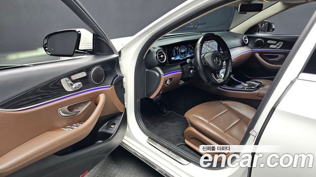 Mercedes-Benz E-Class 2017 — photo 10