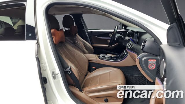 Mercedes-Benz E-Class 2017 — photo 11