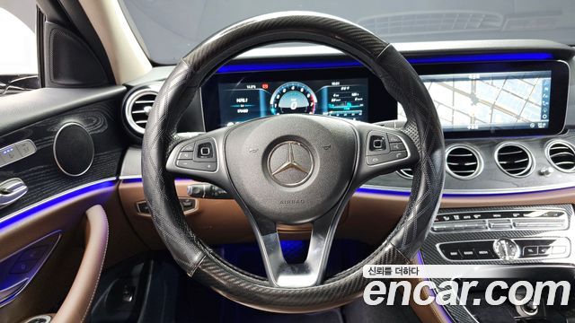 Mercedes-Benz E-Class 2017 — photo 13