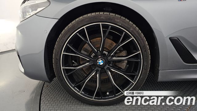 BMW 5-Series 2017 — photo 5