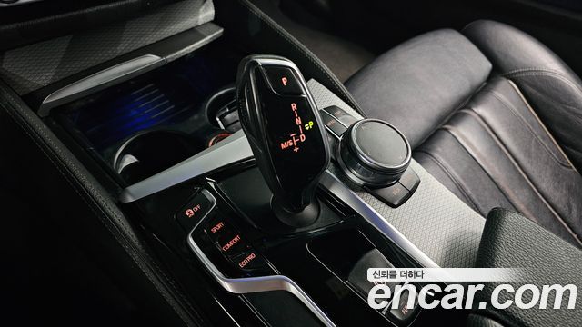 BMW 5-Series 2017 — photo 9