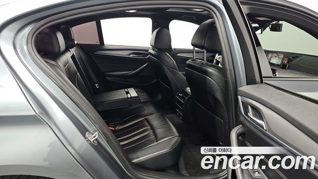 BMW 5-Series 2017 — photo 11