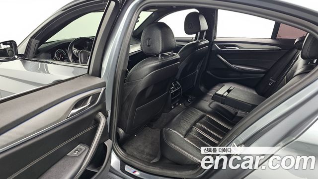 BMW 5-Series 2017 — photo 12