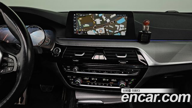BMW 5-Series 2017 — photo 14