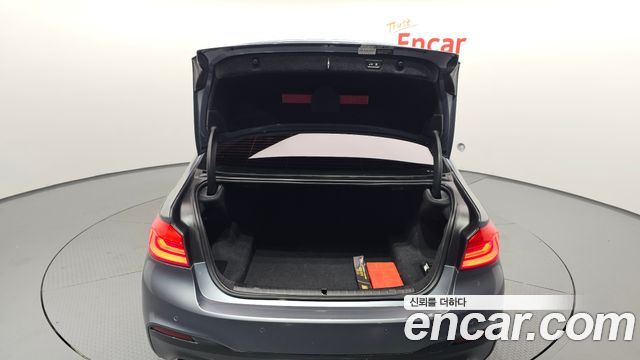 BMW 5-Series 2017 — photo 20