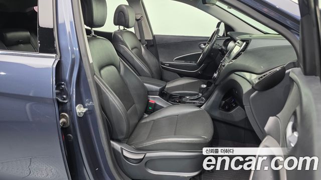 Hyundai Santafe 2017 — photo 11