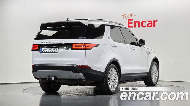 Land Rover Discovery 2019 — photo 2
