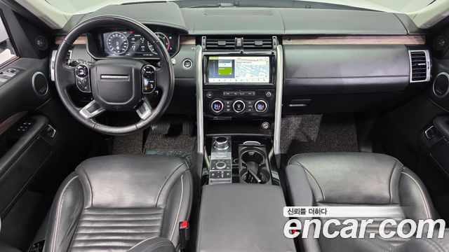 Land Rover Discovery 2019 — photo 10
