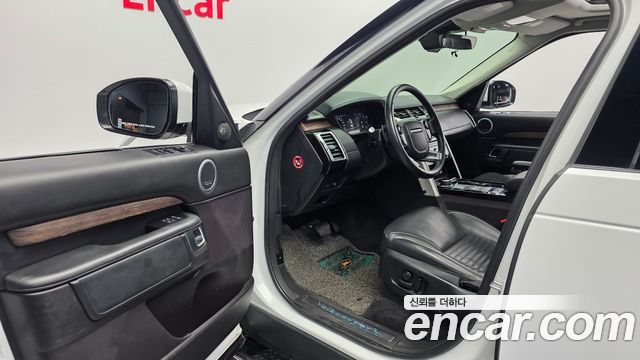 Land Rover Discovery 2019 — photo 13