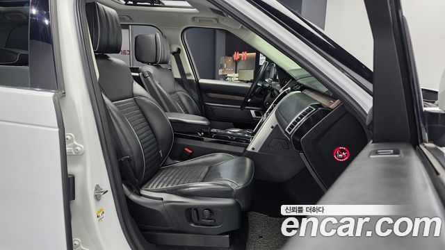 Land Rover Discovery 2019 — photo 17