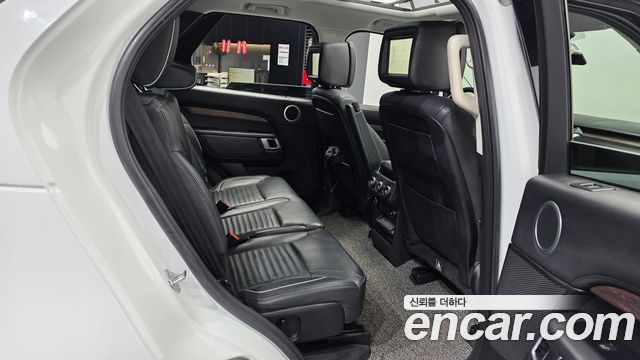 Land Rover Discovery 2019 — photo 18