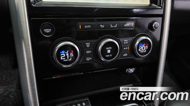 Land Rover Discovery 2019 — photo 23