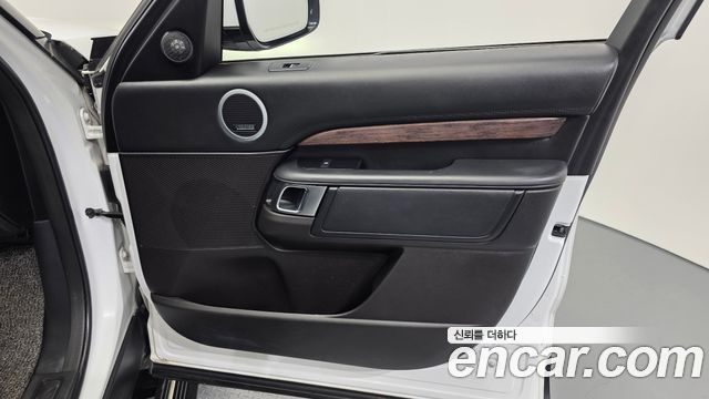 Land Rover Discovery 2019 — photo 15