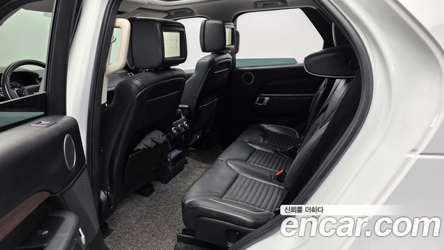 Land Rover Discovery 2019 — photo 16