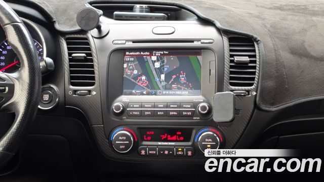 Kia K3 2015 — photo 20