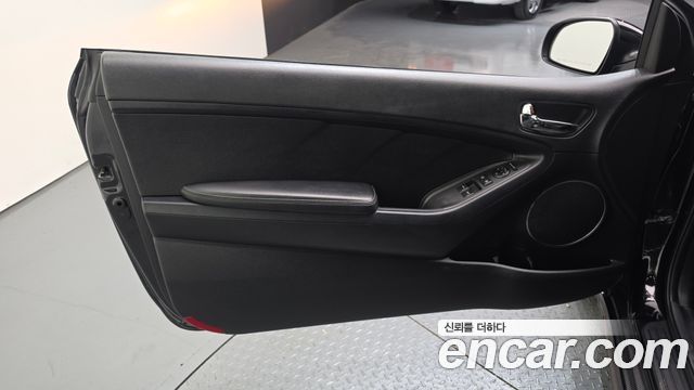 Kia K3 2015 — photo 14