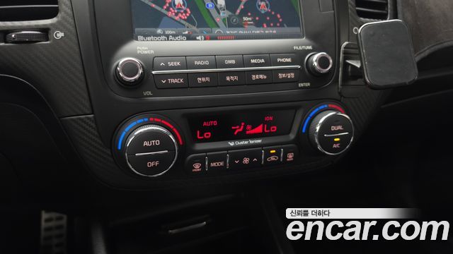 Kia K3 2015 — photo 32