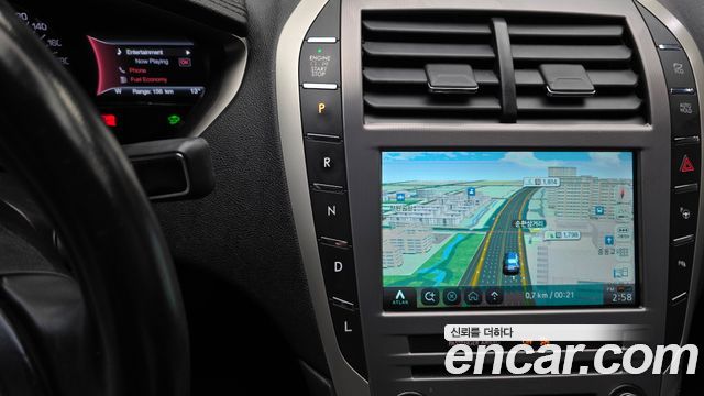 Lincoln MKZ 2017 — photo 9