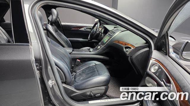 Lincoln MKZ 2017 — photo 12