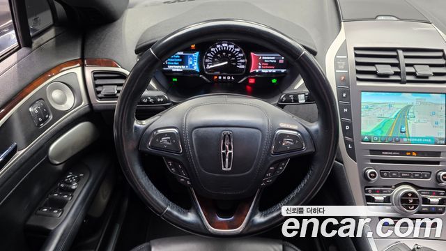 Lincoln MKZ 2017 — photo 13