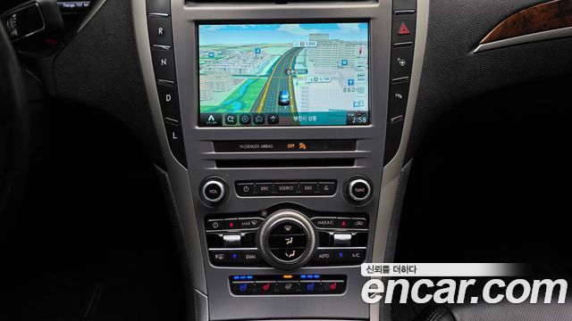 Lincoln MKZ 2017 — photo 15