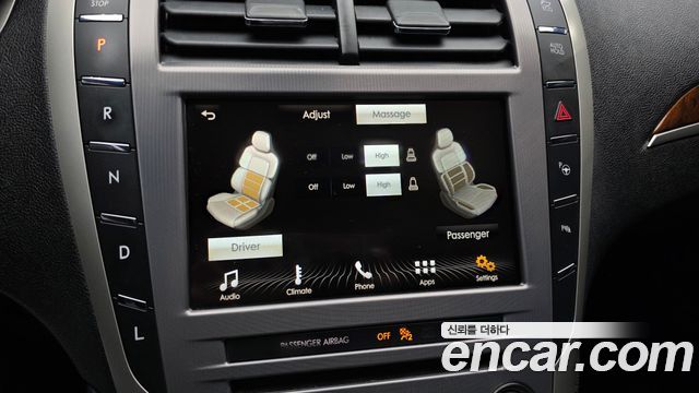 Lincoln MKZ 2017 — photo 17
