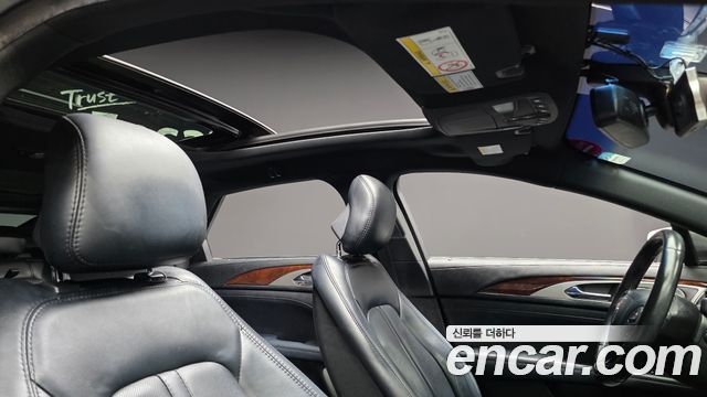 Lincoln MKZ 2017 — photo 20